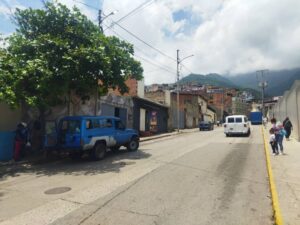 Usuarios y transportistas inconformes con el pasaje único a Bs. 25