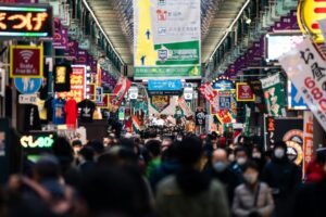 Venecia instauró una tarifa para combatir las hordas de turismo. Japón ha copiado la estrategia: el que llega, paga