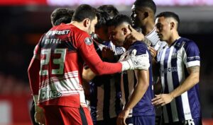 Venezolano Miguel Navarro denuncia "xenofobia" de jugador del Sao Paulo en Libertadores - AlbertoNews