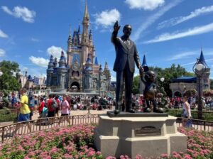 Venezolanos con TPS que fueron suspendidos de Disney aún mantienen ciertos beneficios - AlbertoNews