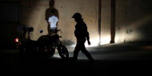 Venezuela detiene a «50 mercenarios» que planeaban «ataques violentos» en el país a días de las elecciones