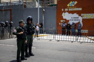 Venezuela encara unos comicios empañados por detenciones y un presunto plan "terrorista"