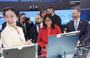 Vicepresidenta Rodríguez realiza encuentro estratégico con Lenovo en Shanghái