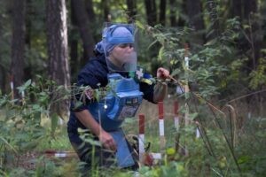 Letonia es el último país en anunciar su retirada de la Convención sobre la prohibición de minas antipersonal, después que lo hicieran Estonia, Lituania, Polonia y Finlandia, bajo el argumento de que deben afrontar la agresividad de Rusia. Esa medida, de expandirse, crearía graves problemas para los civiles en entornos de conflictos.