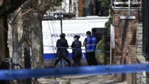 Vivió con su mamá muerta por tres años y le descubren espeluznantes cartas que le escribía