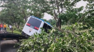 Vuelco de autobús en Barinas causó tres muertos y 15 heridos