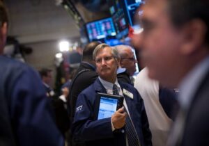 Wall Street abre en verde después de que EEUU y China acuerdan recortar los aranceles