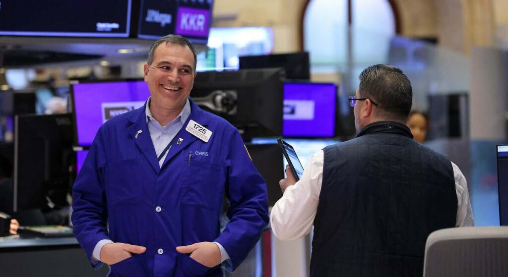 Wall Street cierra la segunda mejor semana del año con un avance de más del 5% y el S&P 500 roza los 6.000 puntos