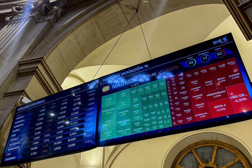 Wall Street cierra rojo con Dow Jones perdiendo 800 puntos tras aumento repentino en bonos - AlbertoNews