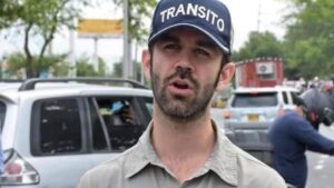 analizan cámaras para capturar a motociclista que lo atropelló