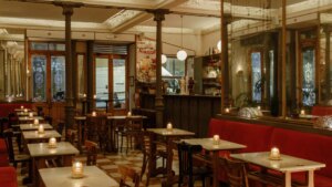 comer genial y beber de lujo en el café más icónico de Lavapiés
