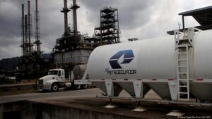 incendio consume parte de mayor refinería petrolera – DW – 26/05/2025