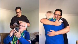 joven sorprende a su padre y lo hace llorar con una videollamada engañosa (VIDEO)