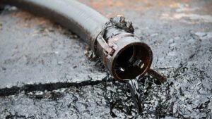 la compuerta del petróleo abre de par en par y el mercado teme otro gran aumento de la producción