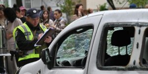 la policía busca al sospechoso