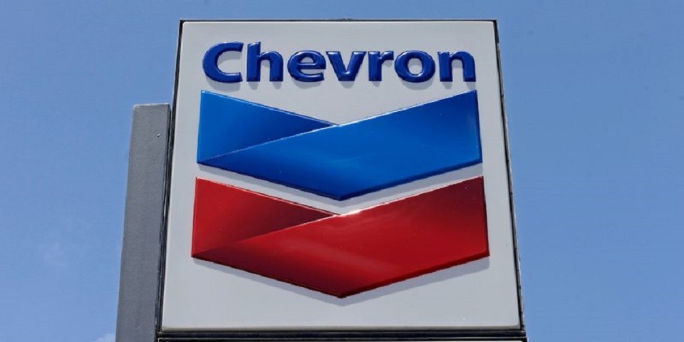 "la presencia de Chevron en Venezuela cumple con todas las leyes y reglamentos aplicables, incluido el marco de sanciones previsto por el gobierno de Estados Unidos"