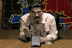 un iluminado pensó que la mejor publicidad para Command & Conquer era un cartel lleno de dictadores