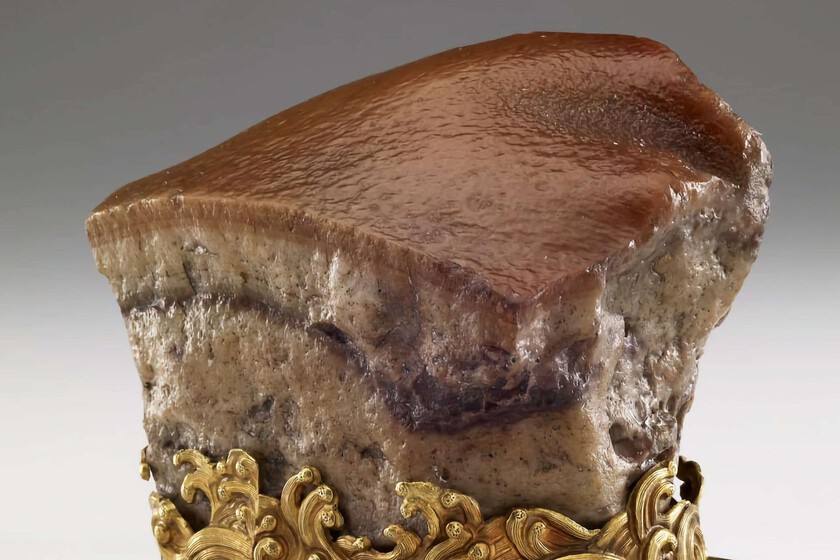 una panceta tallada en piedra