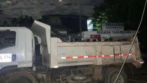 volqueta bomba contra subestación de Policía en zona de El Patía, Cauca; hay cuatro civiles heridos