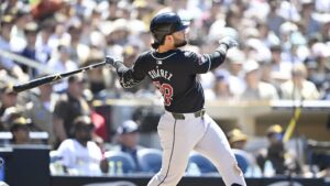 ¡Arepa power! Eugenio Suárez desplazó a Bob Abreu en lista histórica tras castigar a los Gigantes (Video)
