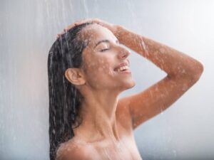 ¿Conviene más una ducha por la mañana o por la noche?