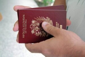 ¿Cuántos sueldos mínimos se necesitan para pagar el pasaporte venezolano?