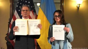 ¿En qué favorece a Ucrania el acuerdo con Estados Unidos? – DW – 02/05/2025