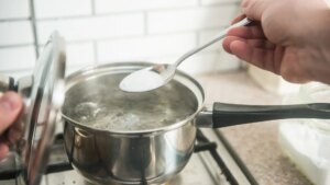 ¿Mito o realidad? Este es el efecto de echar sal en el agua para hervir más rápido según un científico experto en cocina
