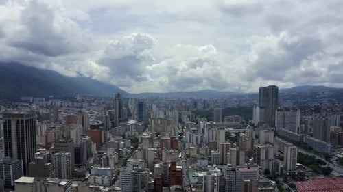 ¡De no creer! Sale a la luz imagen de un Ovni en pleno centro de Caracas