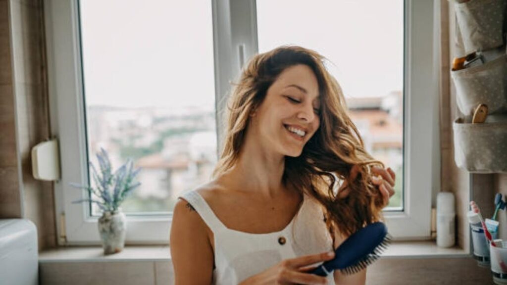 ¿Cómo cuidar su cabello en época de sol, playa y piscina?