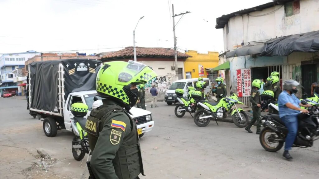 ¿Cómo ha evolucionado el número de policías en Cali en 10 años? Aumentó por el paro y la COP16, pero luego bajó