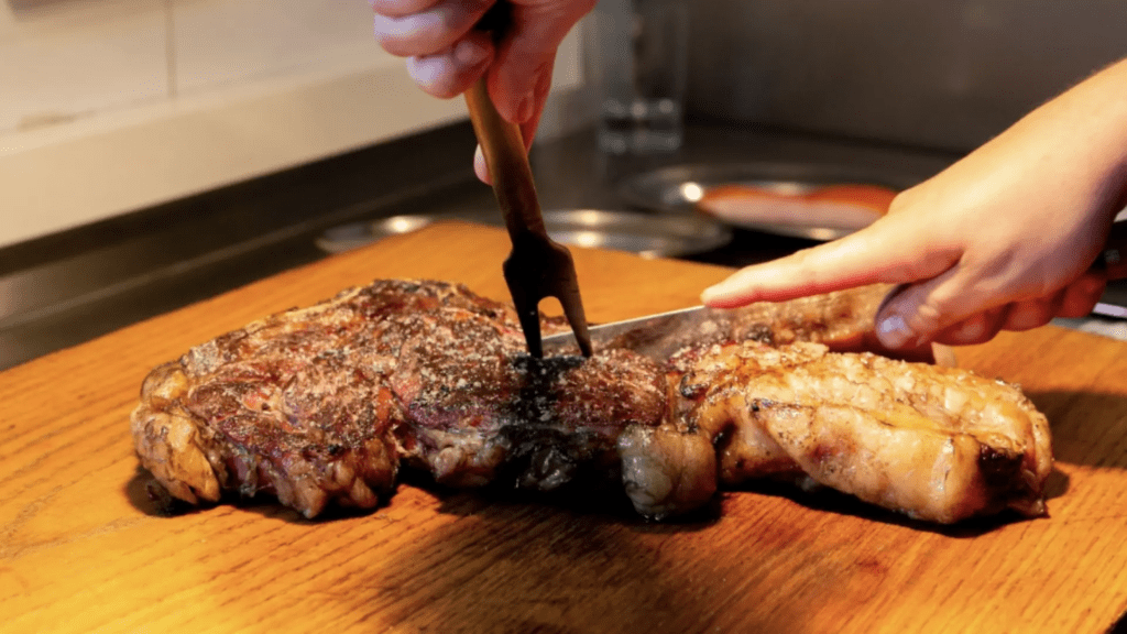 Uno de los mejores asadores de Europa está en este pueblo de A Coruña: platos desde 12 euros
