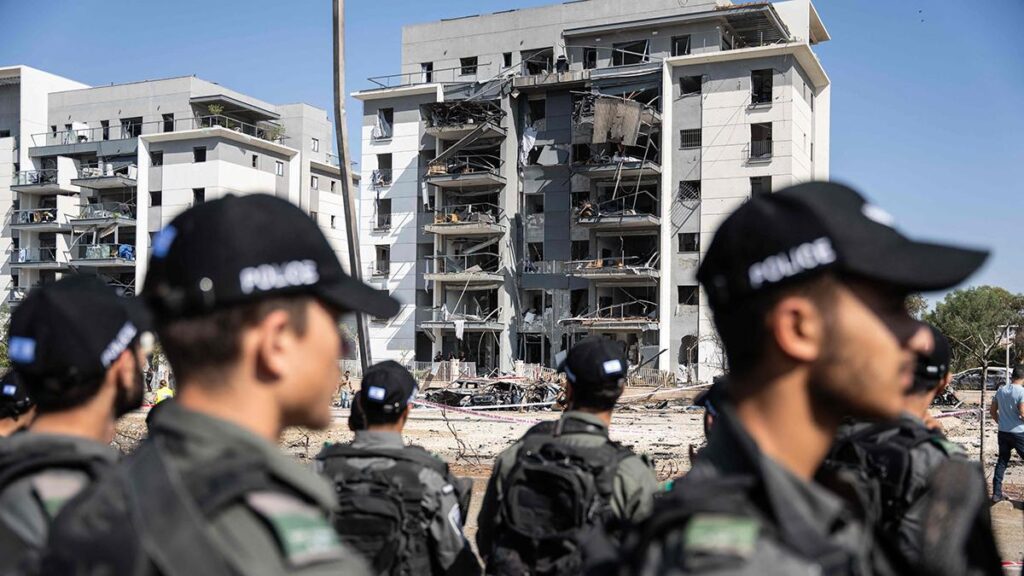 Irán lanza misiles balísticos contra objetivos residenciales en el sur de Israel