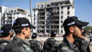 Irán lanza misiles balísticos contra objetivos residenciales en el sur de Israel