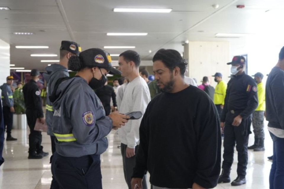 206 migrantes deportados de EEUU llegan a Venezuela este #27Jun