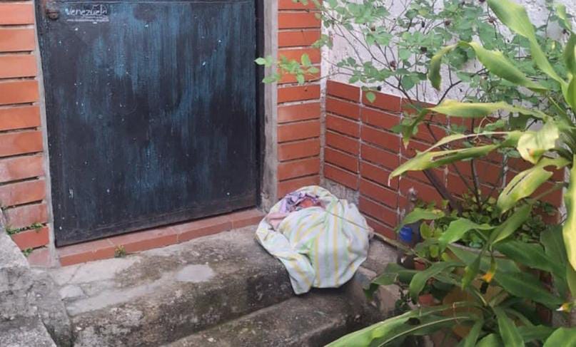 Abandonan a una recién nacida en la puerta de una casa en Baruta
