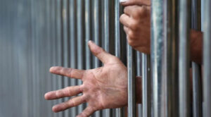Abusa de una mujer durante robo en vivienda