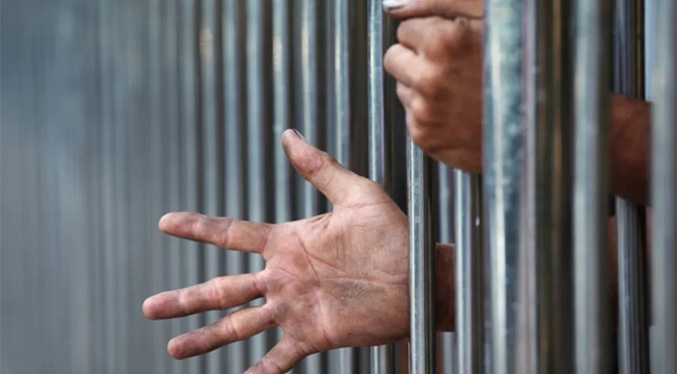 Abusa de una mujer durante robo en vivienda