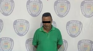 Abusa del hijo de la vecina y lo detiene la policía