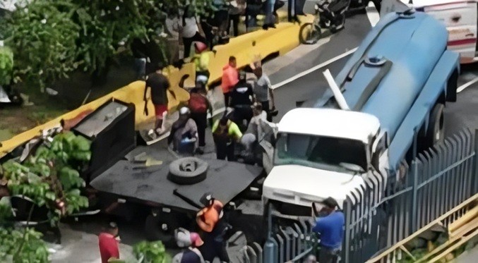 Accidente entre vehículos de carga pesada deja un muerto