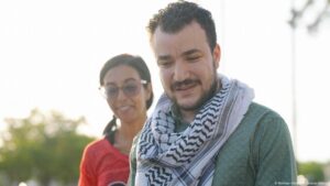 Activista Mahmoud Khalil recupera su libertad en EE.UU. – DW – 21/06/2025