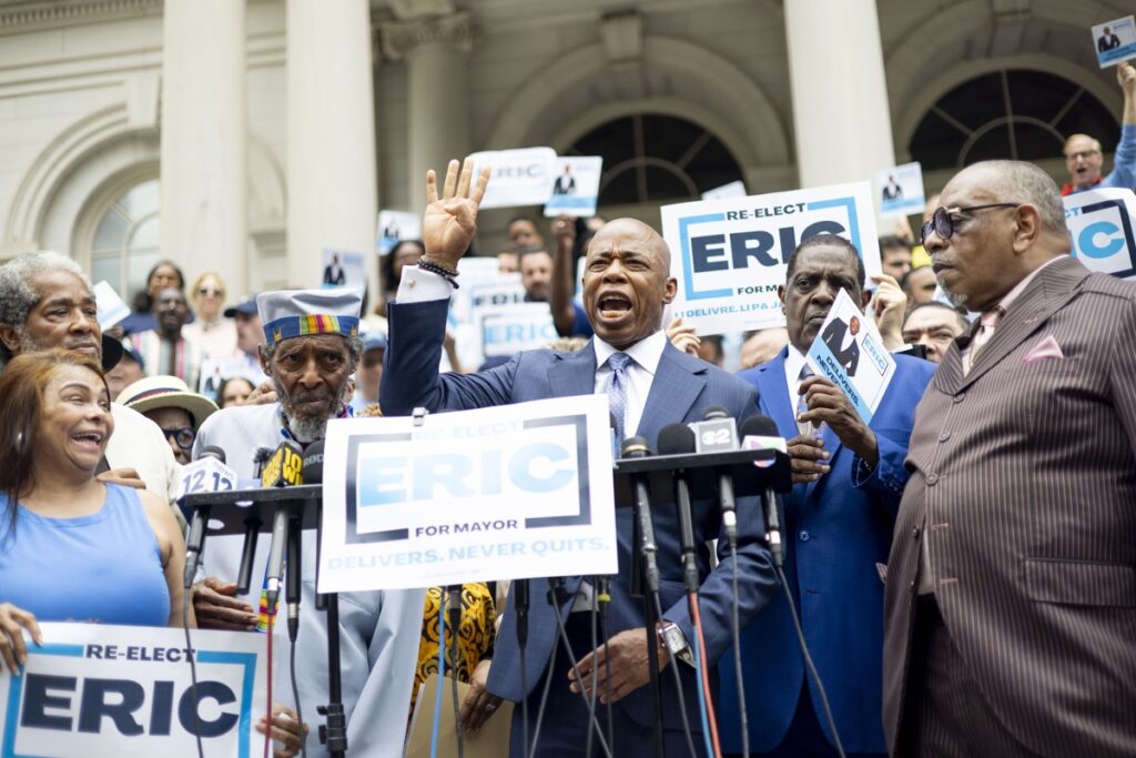 Adams lanzó su campaña a la Alcaldía de Nueva York como independiente
