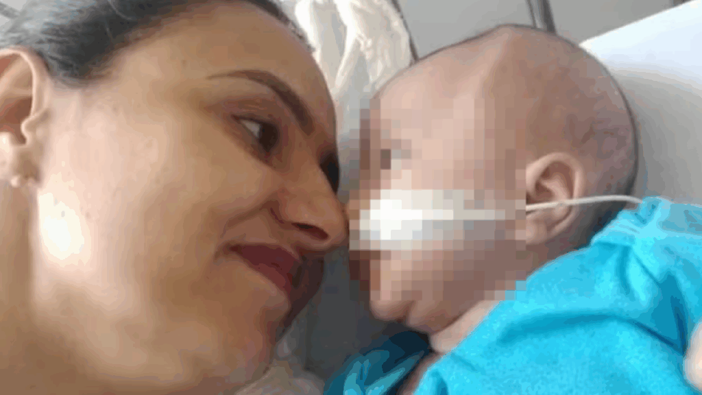'Adopté a un bebé con hidrocefalia que fue abandonado en el hospital donde trabajaba y