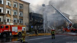 Al menos cinco muertos en ataques rusos en Ucrania – DW – 07/06/2025