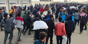 Al menos tres muertos y decenas de heridos por disparos de Israel en un punto de reparto de ayuda en Rafá