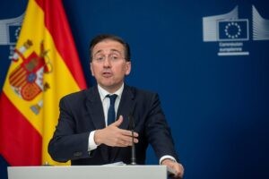 Albares llama a la "desescalada" y la "contención" a todas las partes implicadas en el conflicto de Oriente Medio