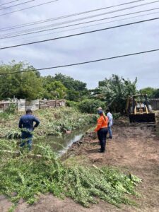 Alcaldía de Caroní se desplegó en Las Palmitas para la limpieza de canal de lluvia