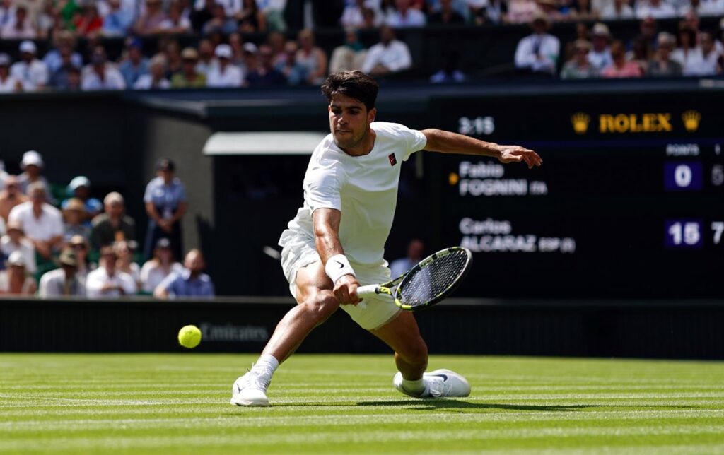 Alcaraz sufre más de lo previsto en su debut en Wimbledon