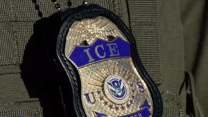 Alguacil de EE.UU. es detenido por error por las autoridades de Inmigración - AlbertoNews