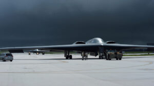 Alto funcionario de EE.UU. tacha de "inútiles" los bombardeos a Irán y luego borra los tuits